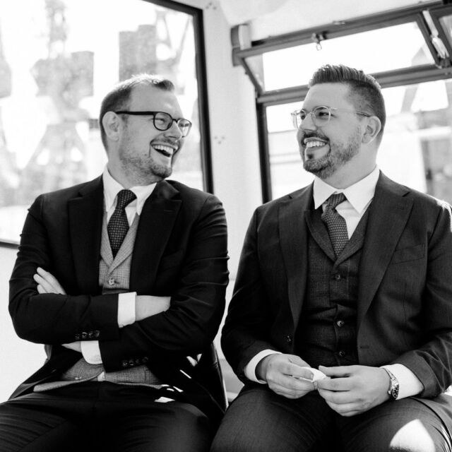 Eine unglaublich herzliche Hochzeit durfte ich 2022 begleiten. Auf zwei weiteren Hochzeiten waren wir uns schon begegnet. 2022 war euer Jahr. Zusätzlich konnte ich euch mit einem Videofusion überraschen. Freue mich auf 2023 euch wiederzusehen. 
.
.

#wedding #hamburg #weddingphotography #weddingideas #instawedding #freietrauung #weddingportrait #hamburgcity #weddingcouple #hamburgliebe #weddingoftheyear